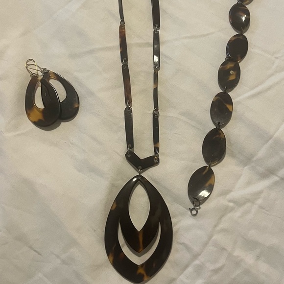 Tortoise Shell Jewelry Set - Picture 1 of 3